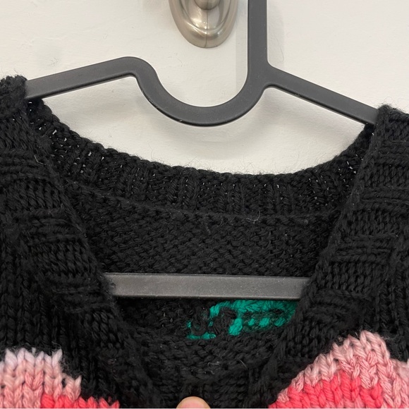 Vintage- black hand knit pink rose sweater- s/m - Picture 12 of 15